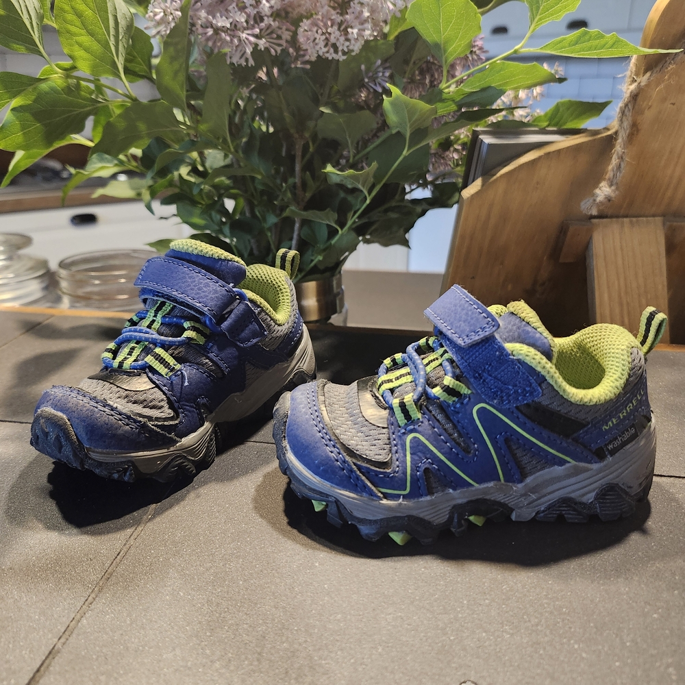 Vibrant Blue Sneakers with Cushioned Sole and Breathable Mesh - MERRELL